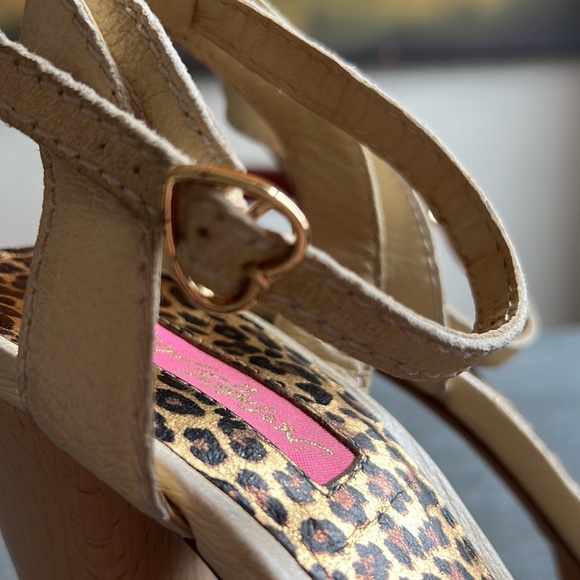 Rare Betsey Johnson Platform with Ankle Strap, Size 9 - Picture 5 of 8